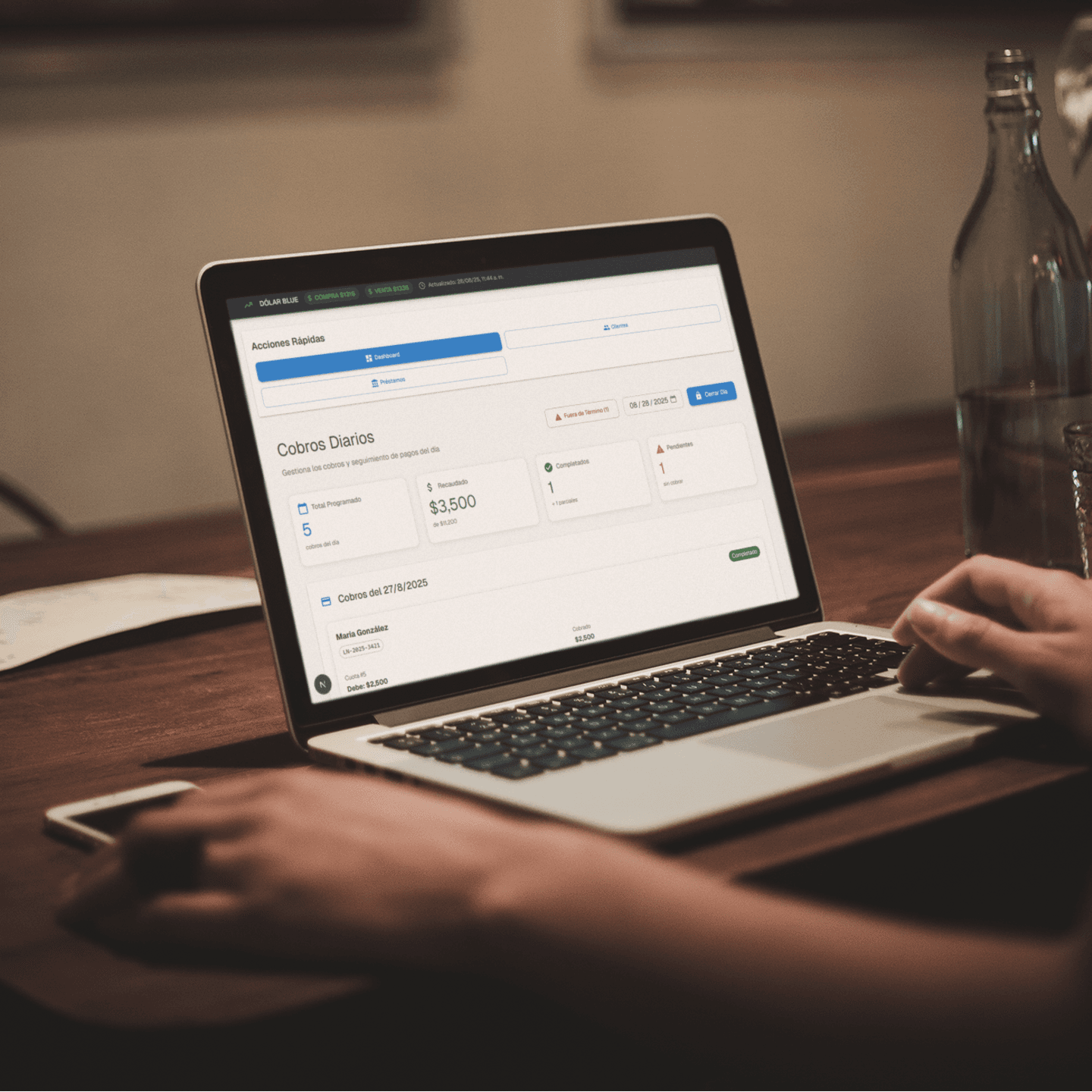 Equipo de prestamistas exitosos usando Crediasociados